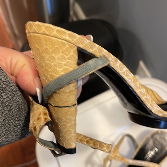 Calvin Klein beige snake open toe heeled sandals size 7 new - Picture 6 of 6